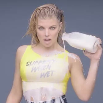 Fergie de retour avec ses copines en mode M.I.L.F.