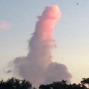 Un nuage en forme de bite dans le ciel de Miami